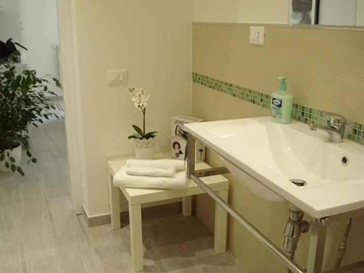Alojamento de Acomodação e Pequeno-almoço Palermo Inn Apartment *